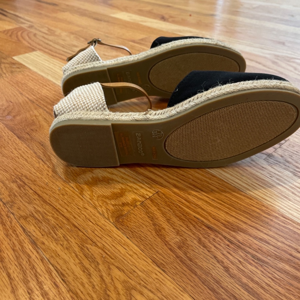 Sandals - Picture 4 of 4